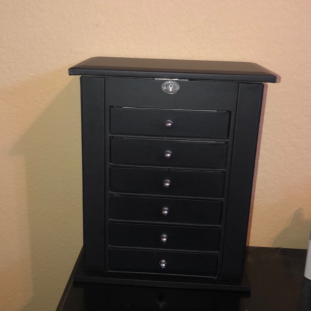 Jewelry box